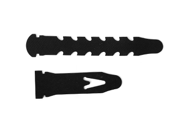 Das Bild zeigt zwei verschiedene schwarze Befestigungsriemen aus Kunststoff, wobei der obere eine gezahnte Struktur zur Rasterung aufweist.